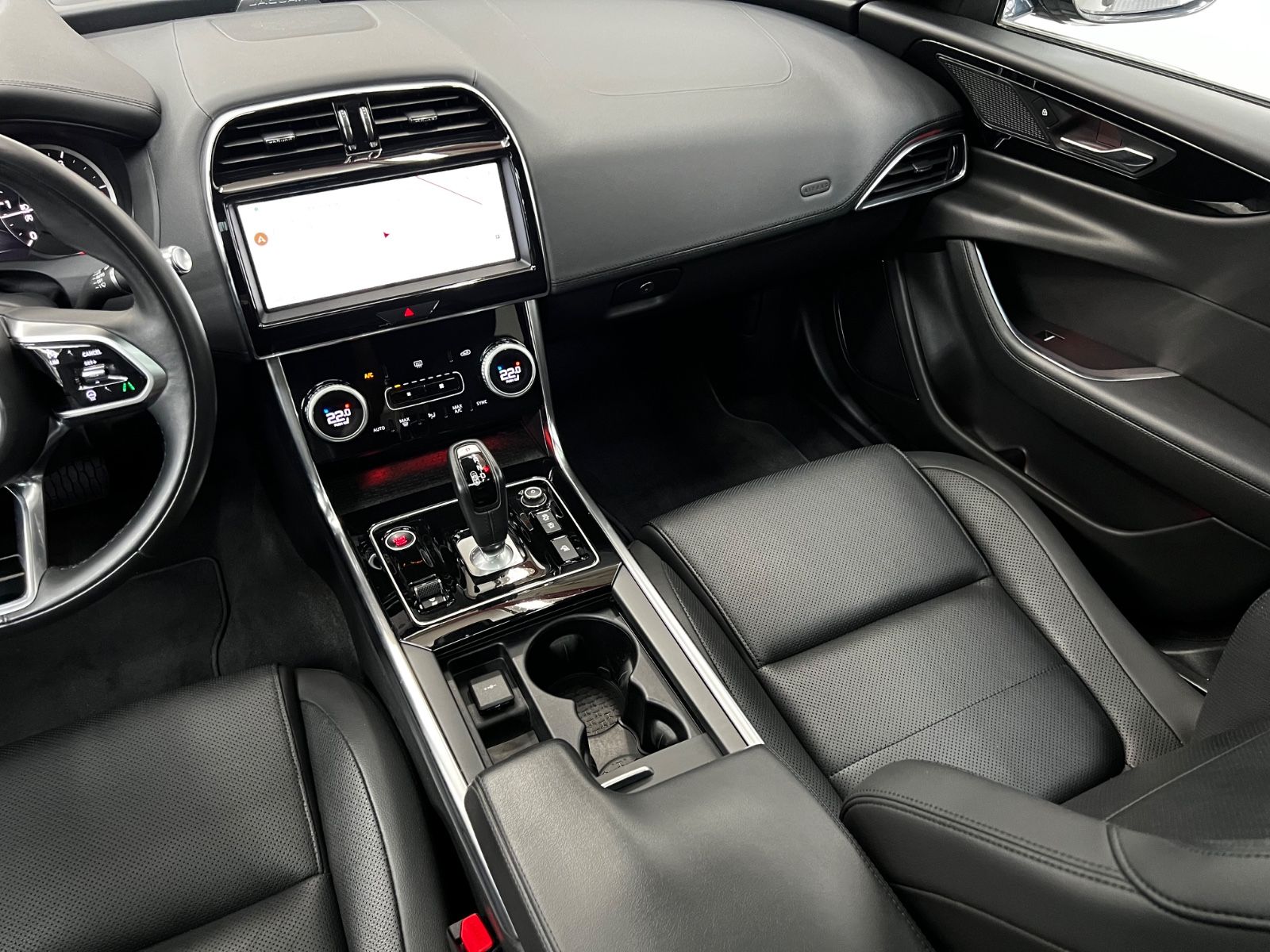 Jaguar XE S  AWD 4x4*LEDER*PANO*LED*NAVI*ACC*360°CAM*