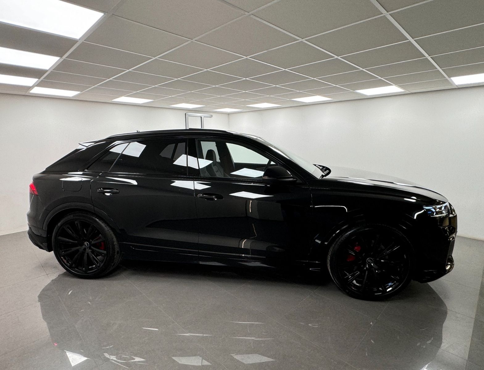 Audi Q8 50 TDi Q S-LINE Black - Samsaru's Car Outlet