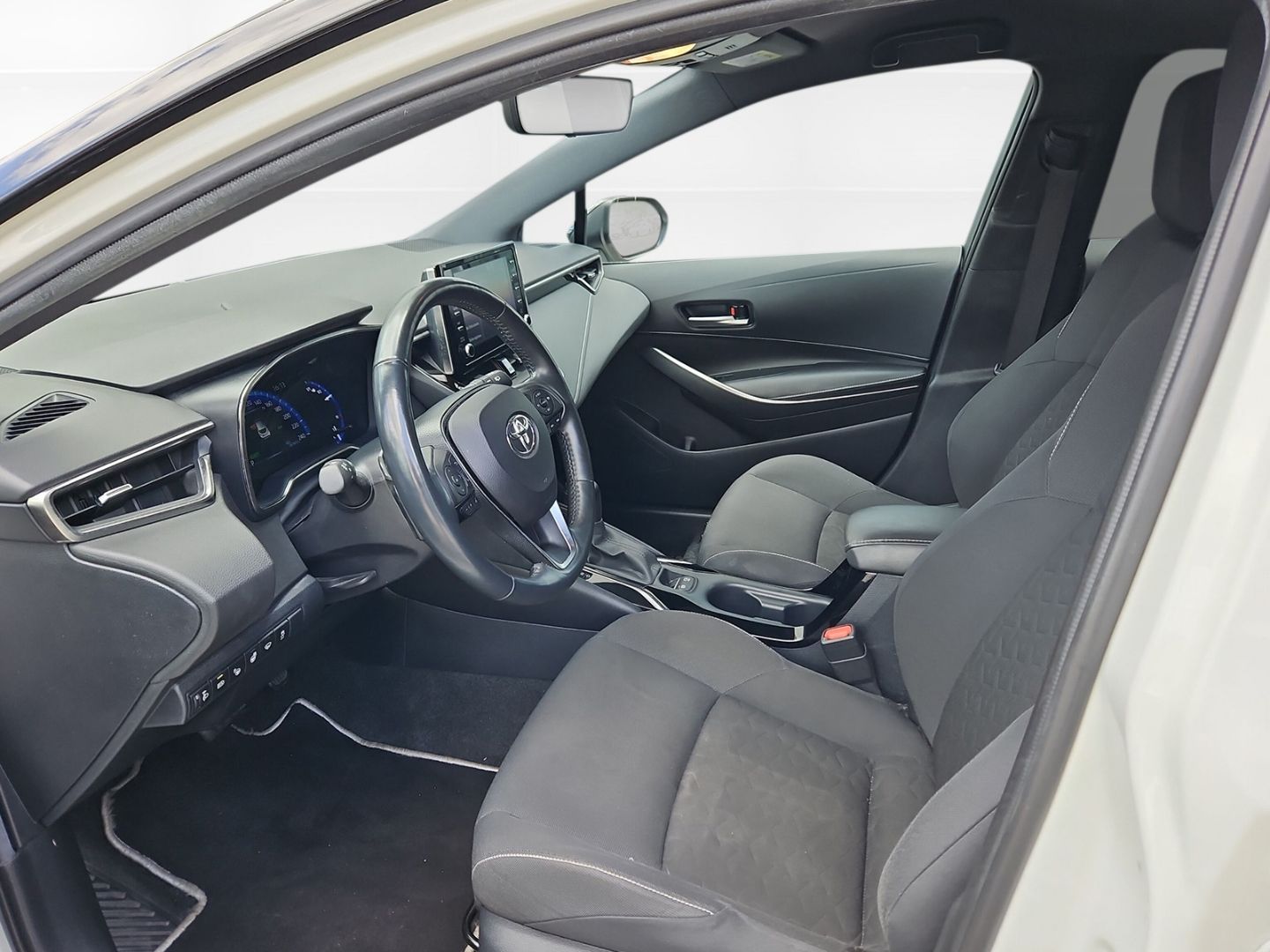 Toyota Corolla 2.0 Hybrid Club - Samsaru's Car Outlet