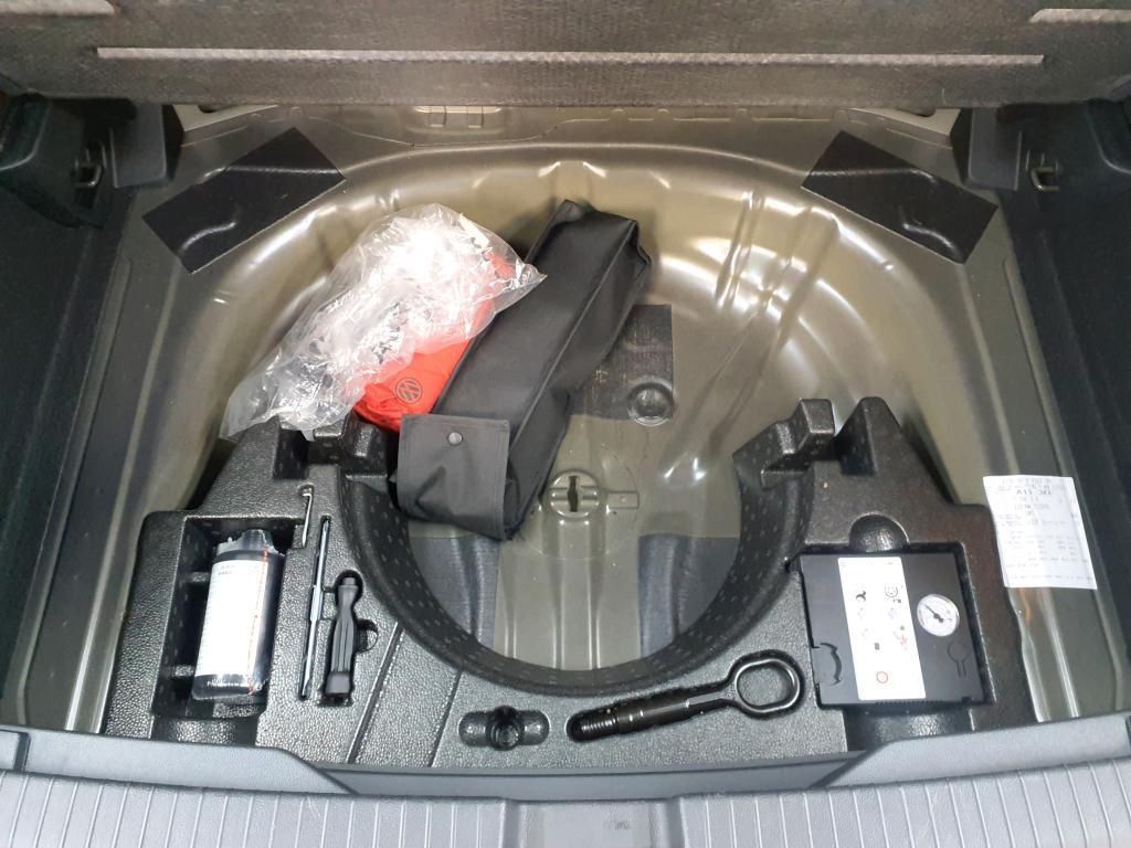 Volkswagen T-Roc Style 1.5 TSI DSG - Samsaru's Car Outlet