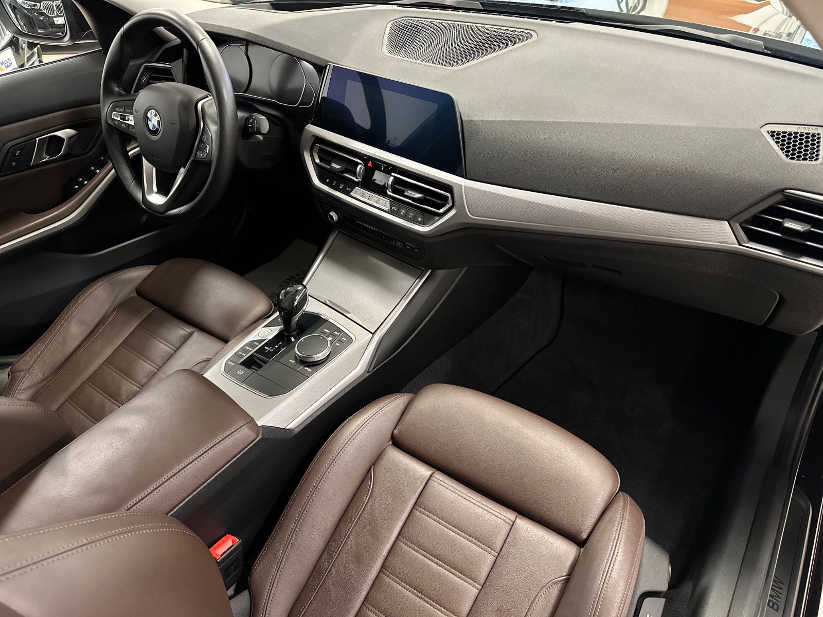 BMW 320d LivCP+ - Samsaru's Car Outlet