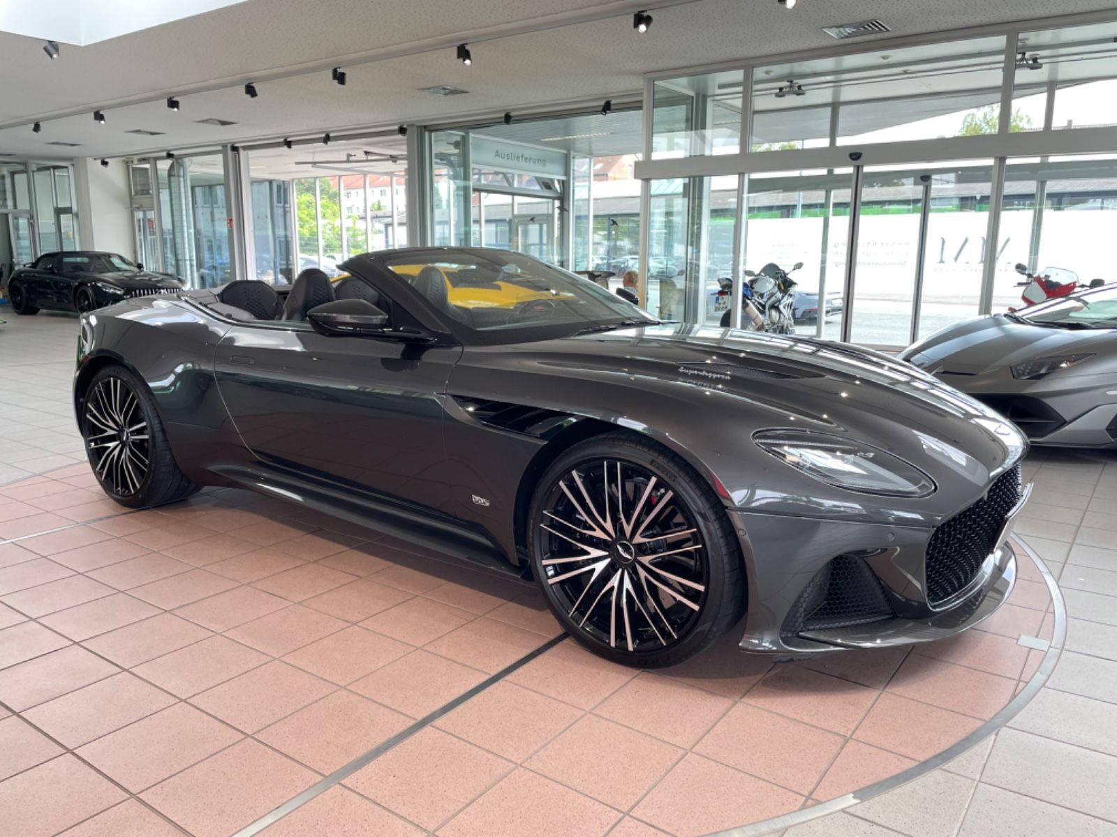 Aston Martin DBS V12 Superleggera Volante