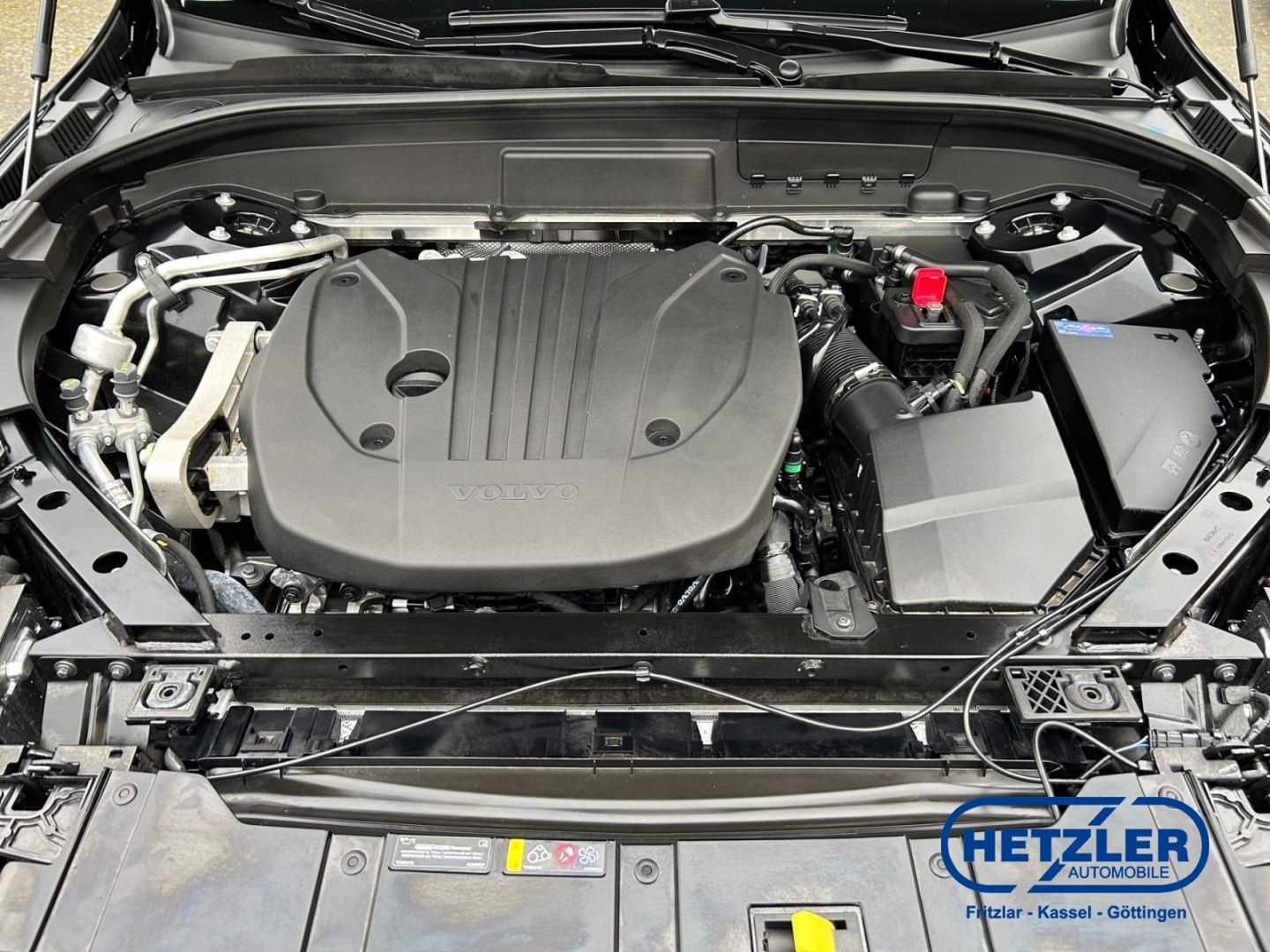 Volvo XC60 Plus Dark AWD B5 Benzin EU6e AHK Leder Digi