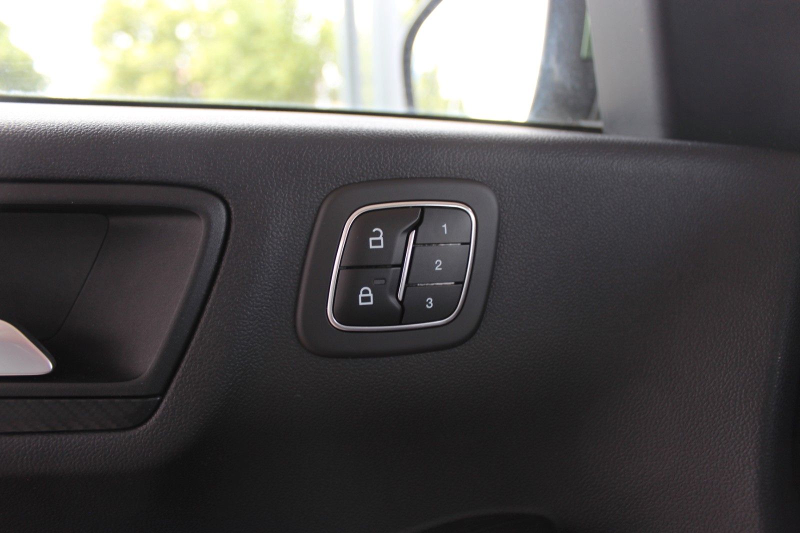Ford Kuga ST-Line X 2.5 FHEV Allrad - Samsaru's Car Outlet