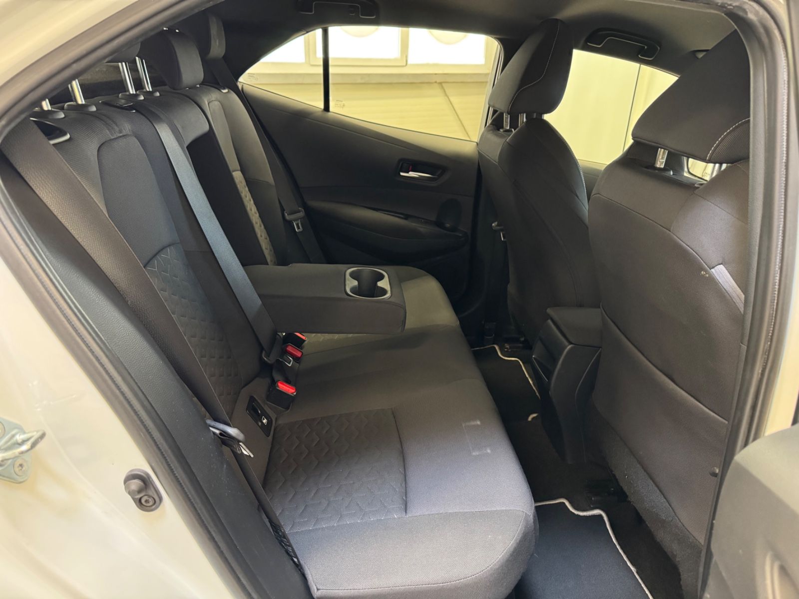 Toyota Corolla 1.8 Hybrid Business Edition - Samsaru's Car Outlet
