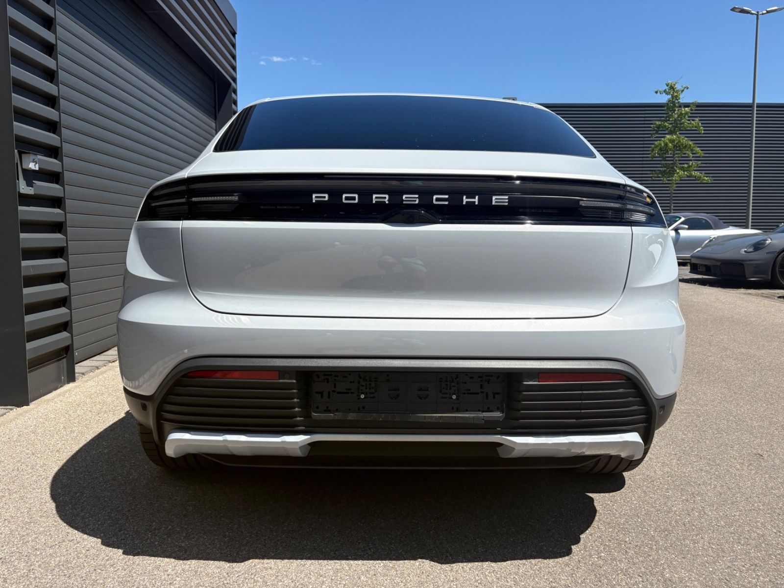 Porsche Macan Electric 4 S - Samsaru's Car Outlet