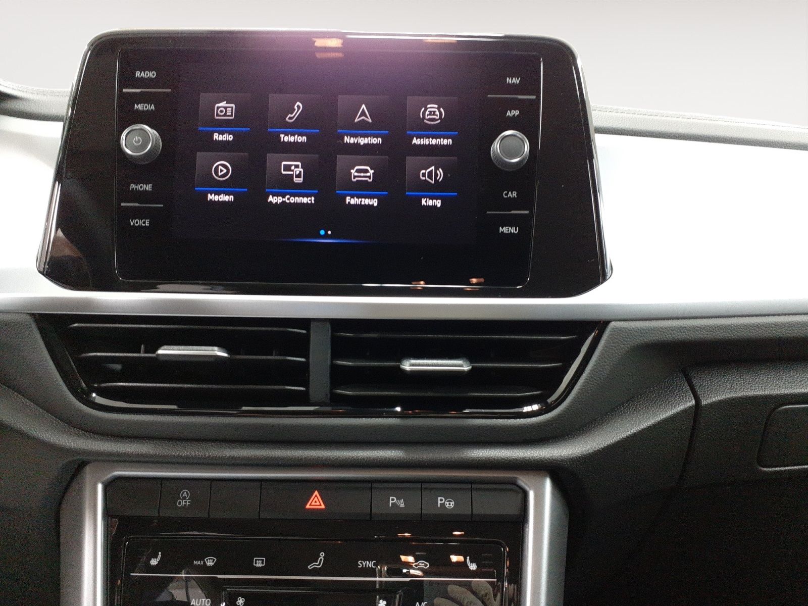 Volkswagen T-Roc 1.0TSI Life - Samsaru's Car Outlet