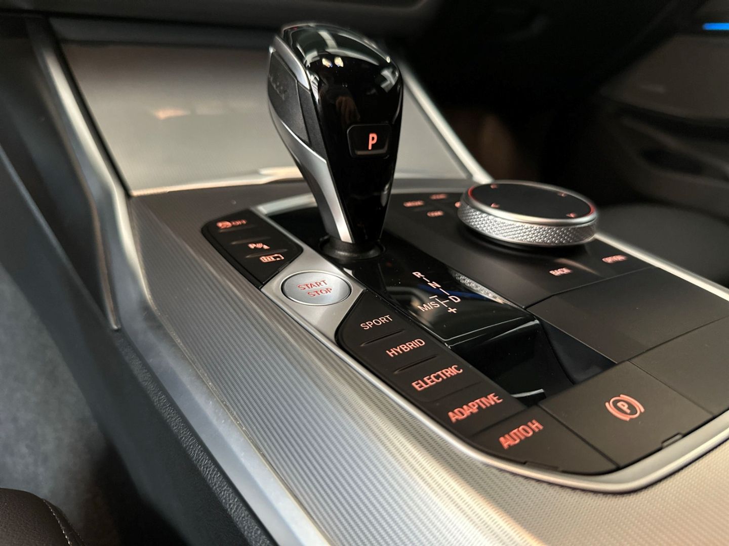 BMW 330 e xDrive M-SPORT - Samsaru's Car Outlet