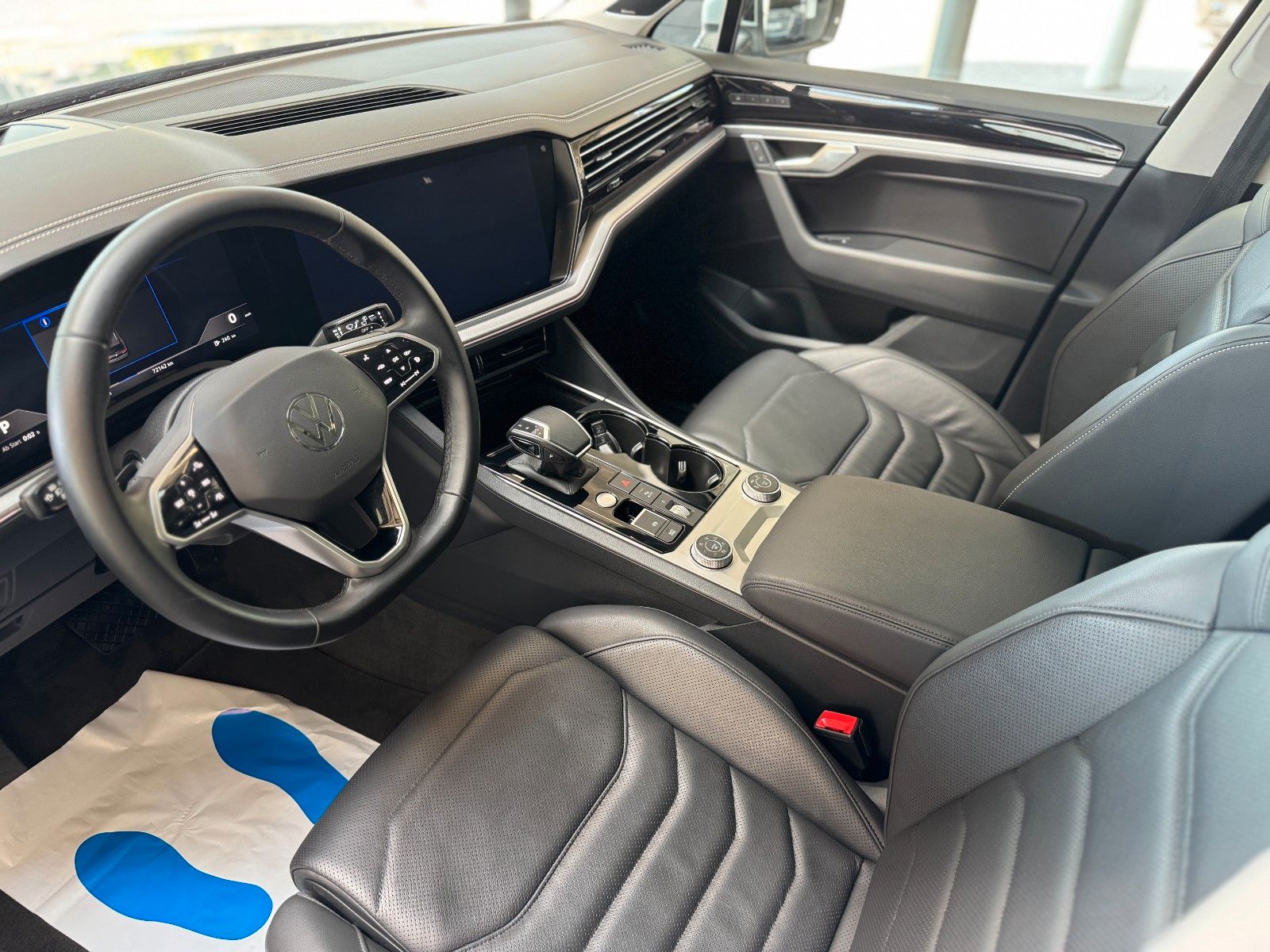 Volkswagen Touareg 3.0TDI Elegance 4Motion - Samsaru's Car Outlet