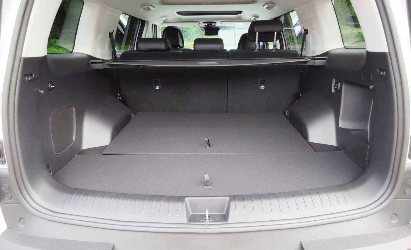 Hyundai Santa Fe Hybrid 4WD Signature - Samsaru's Car Outlet