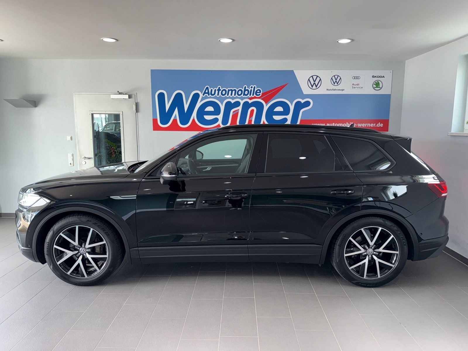Volkswagen Touareg 3.0TDI V6 4MOTION - Samsaru's Car Outlet