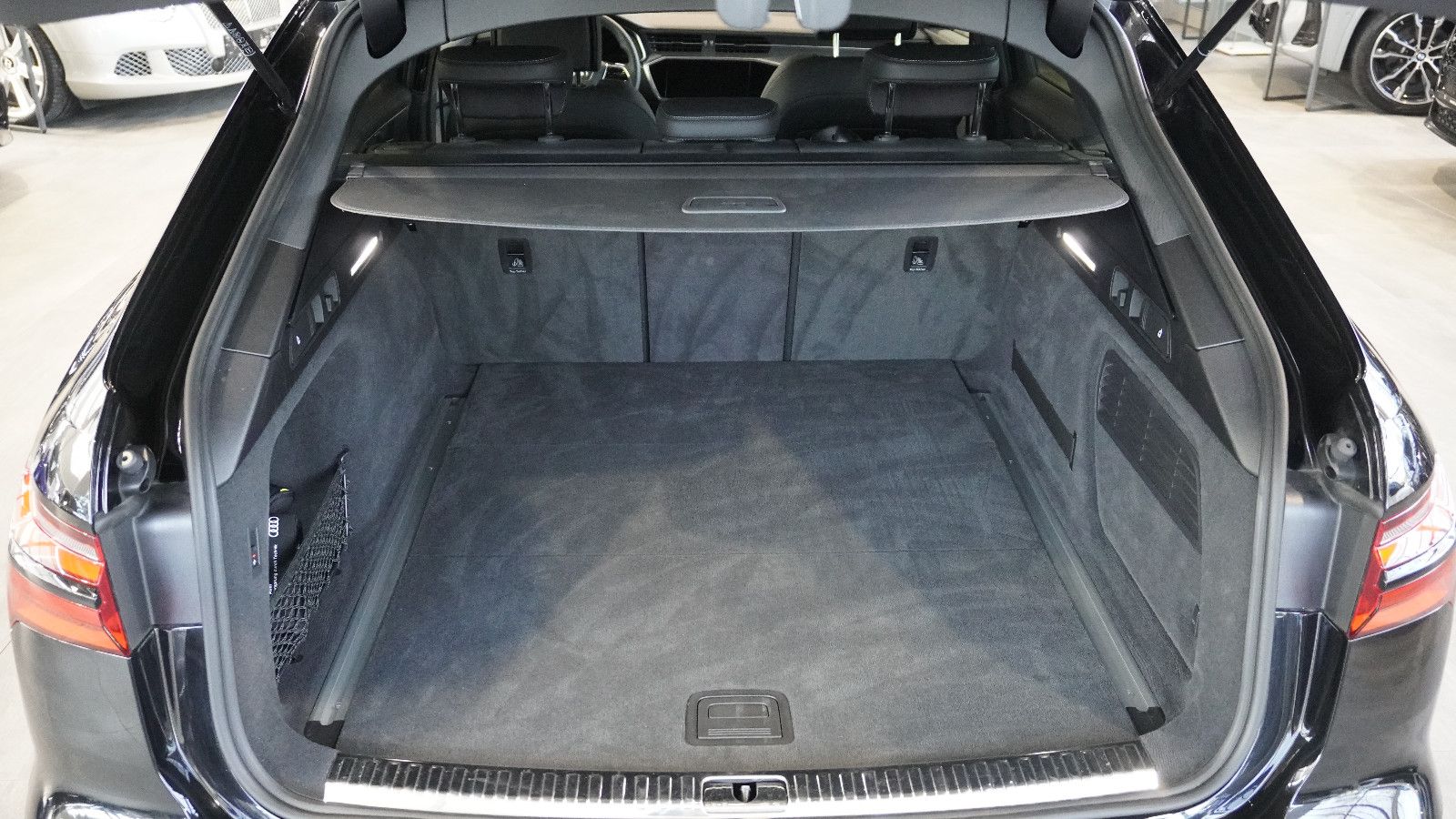 Audi A6 Avant 55 TFSI quattro S-LINE - Samsaru's Car Outlet
