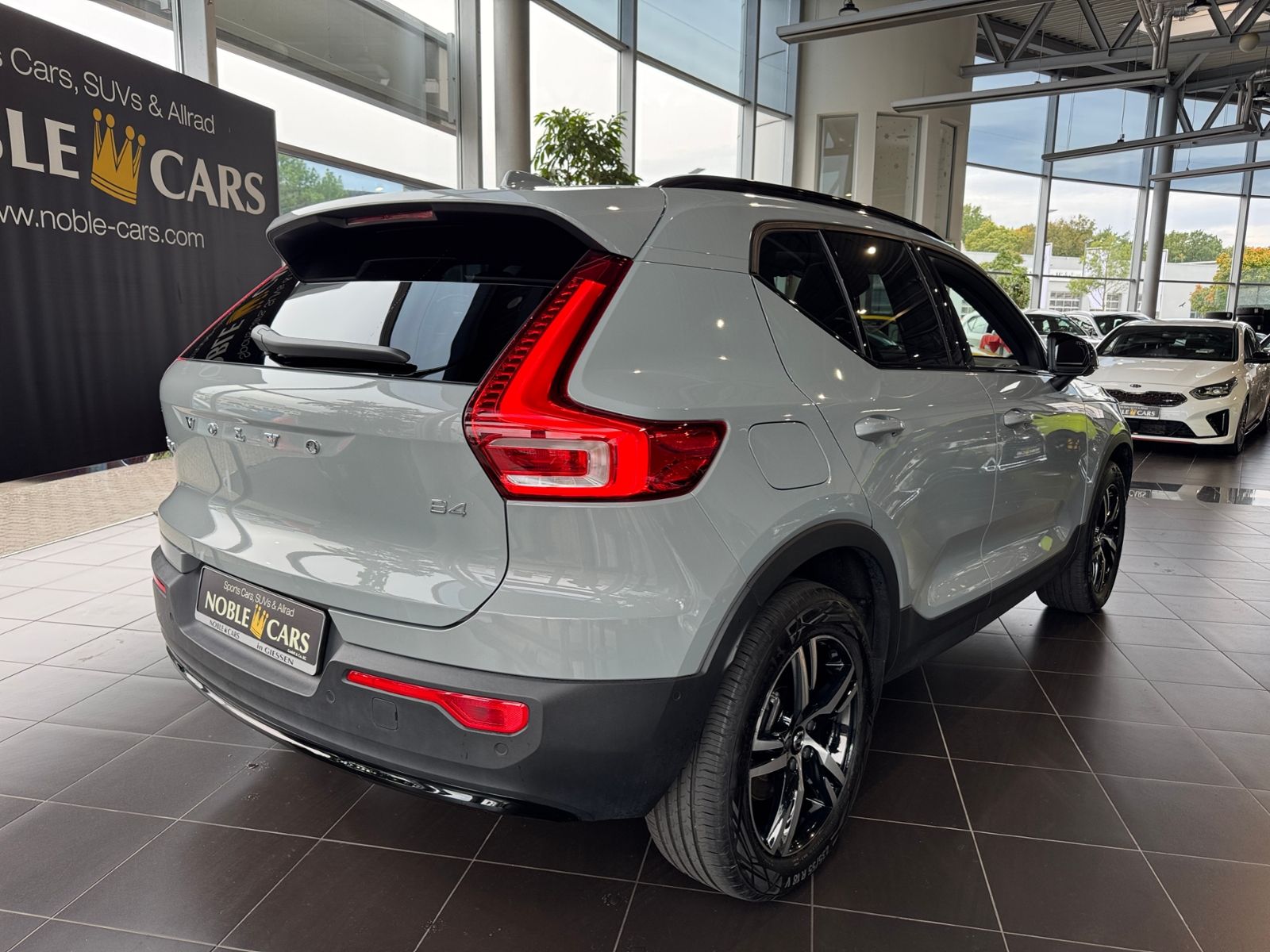 Volvo XC40 Plus Dark 2WD NAVI LED AHK PANO