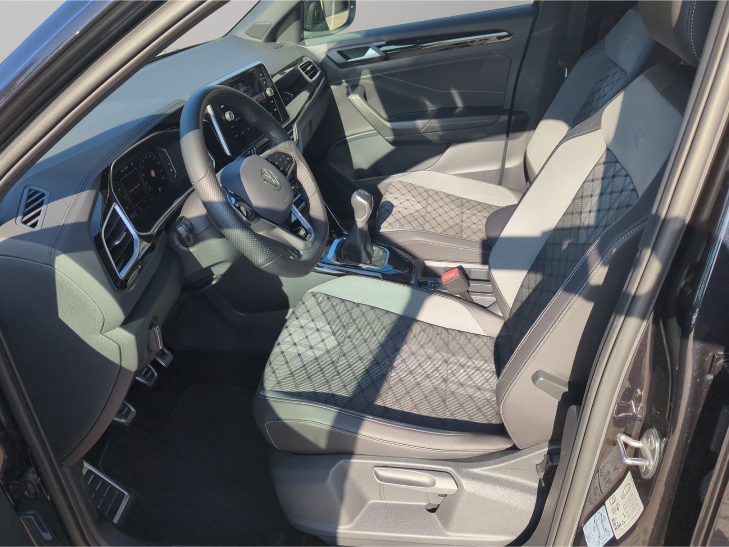 Volkswagen T-Roc R-Line 1.0 TSI - Samsaru's Car Outlet