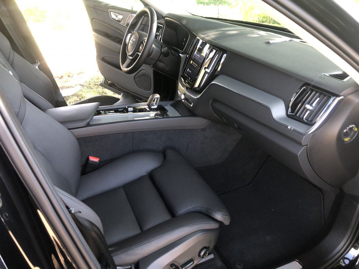 Volvo XC60 Plus Dark T8 AWD Anhängerzug