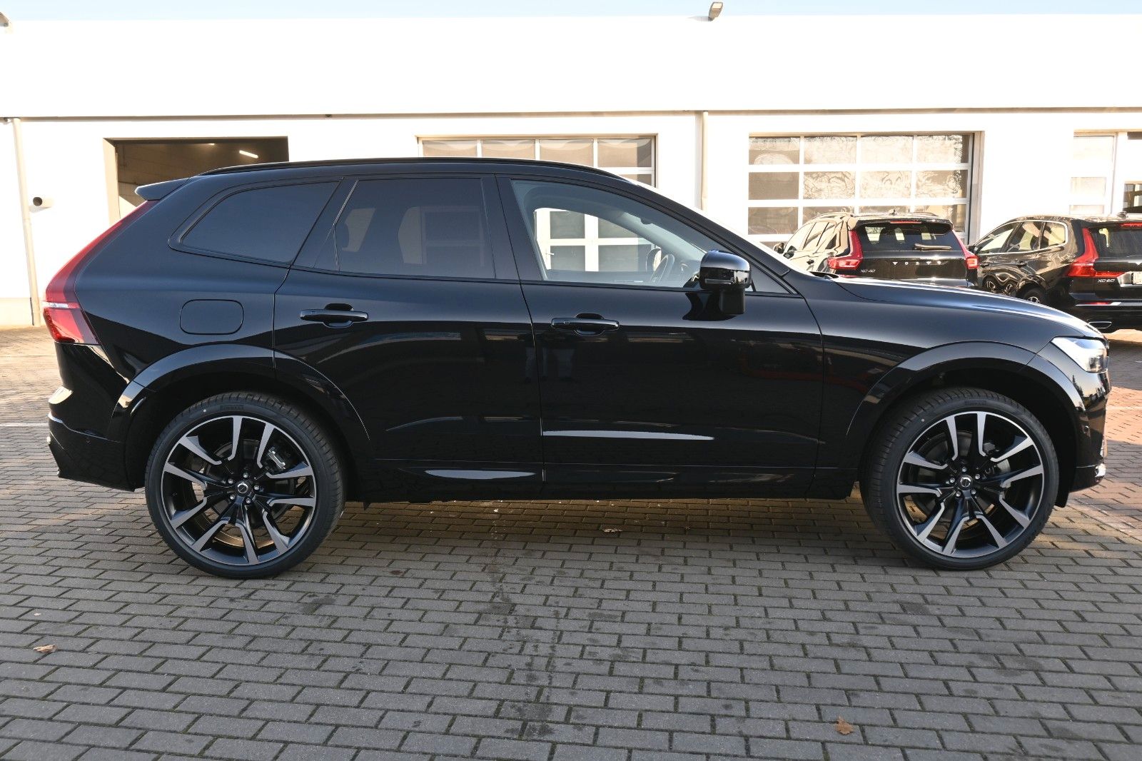 Volvo XC60 B5 AWD Ultra Dark*LUFT*360°*ACC*AHK