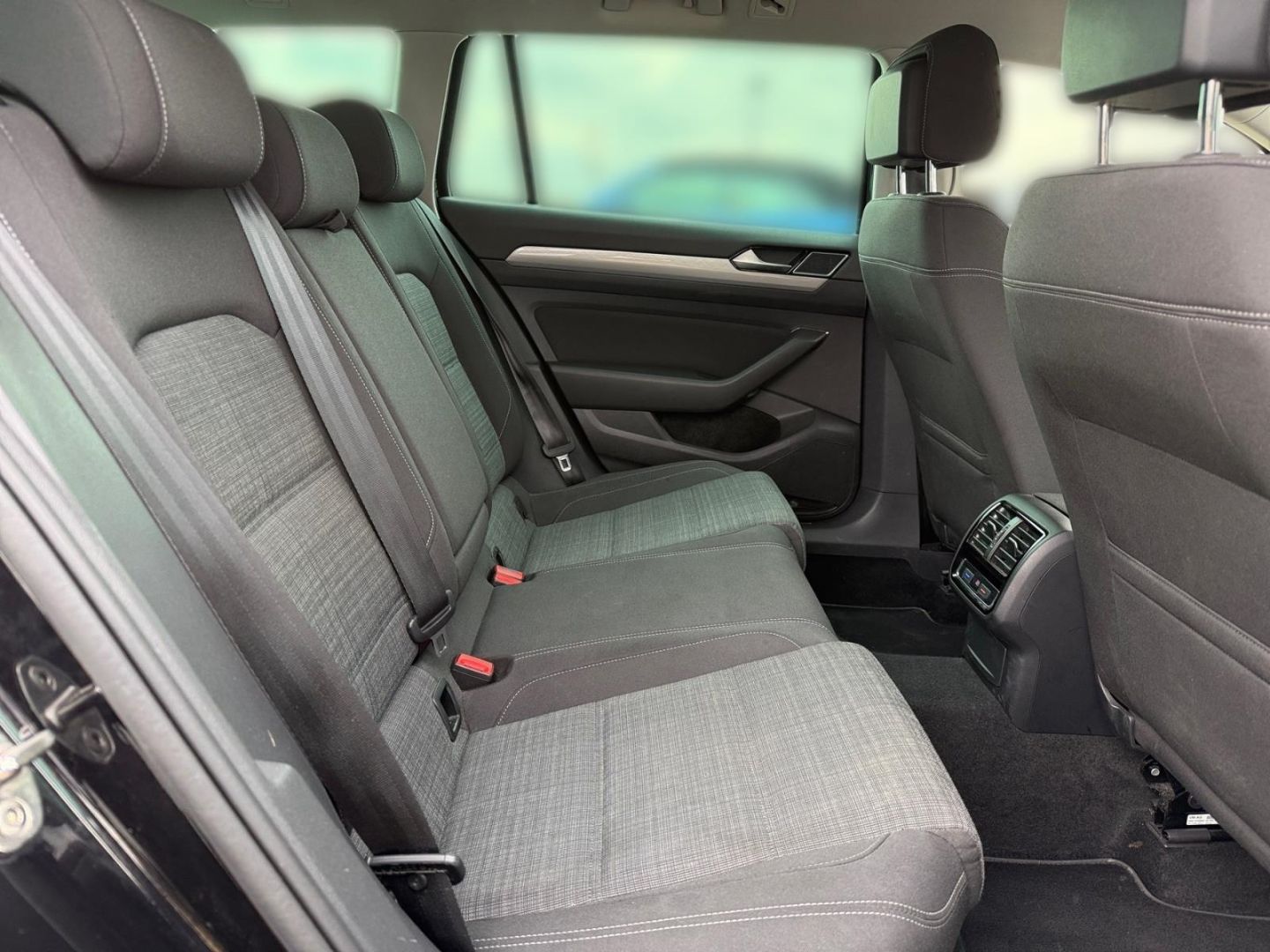 Volkswagen Passat 2.0 TDI DSG - Samsaru's Car Outlet