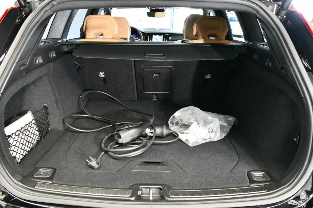 Volvo V60 T6 AWD Ultra Bright 360*B&W*PAN*MASS*HuD*AHK