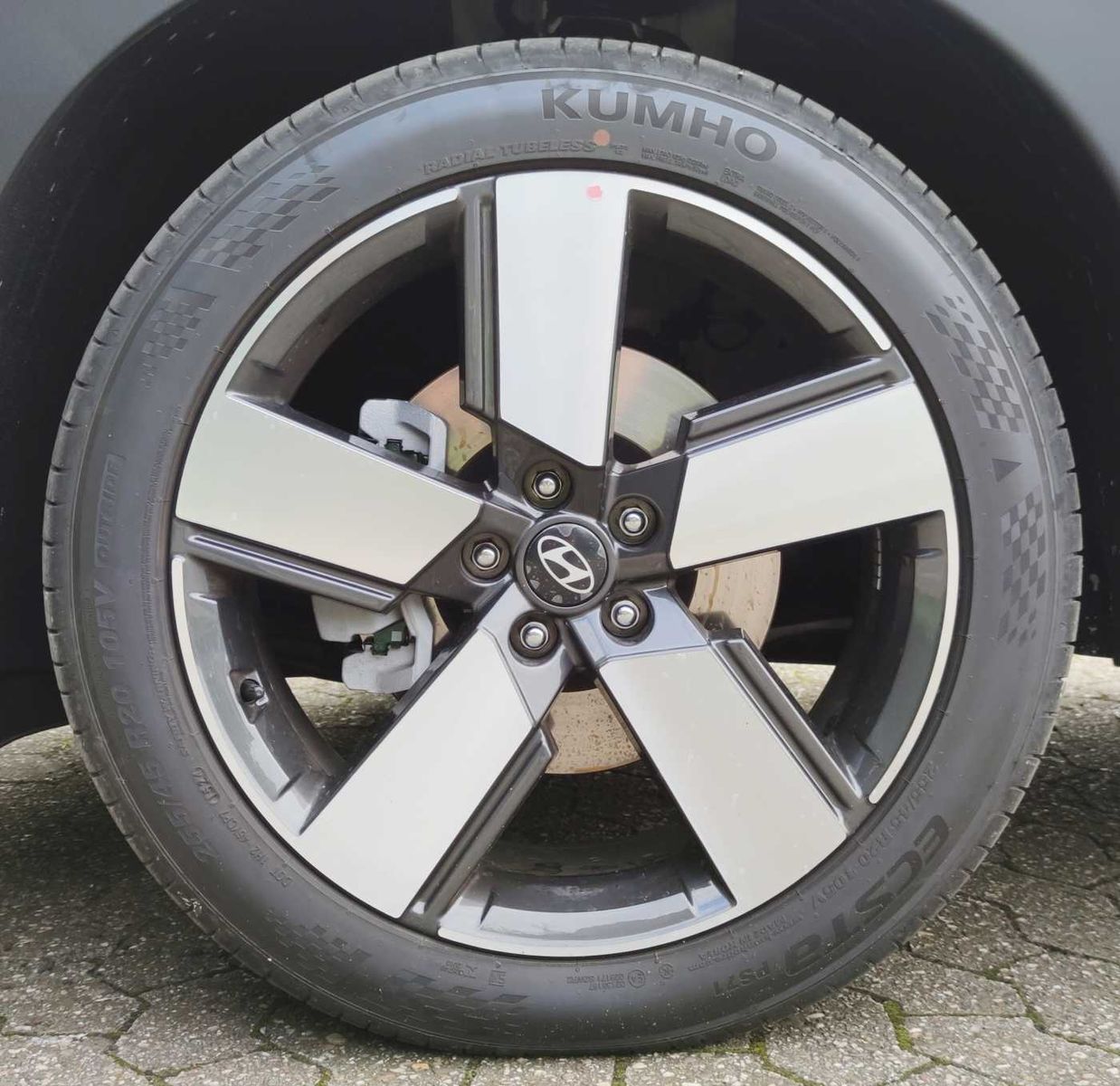 Hyundai Santa Fe Hybrid 4WD Signature - Samsaru's Car Outlet