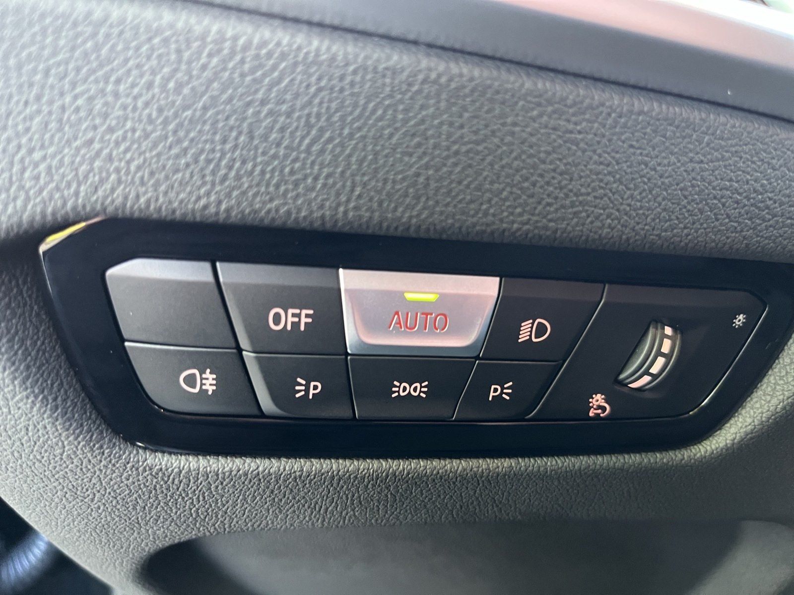 BMW 320i Limousine M-Sport AHK HUD DrivAss. ACC Park