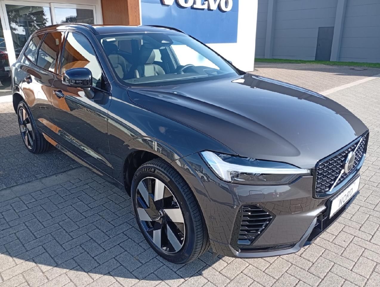 Volvo XC60 T8 Ultra Dark Plug-In Hybrid AWD/B&W/AHK