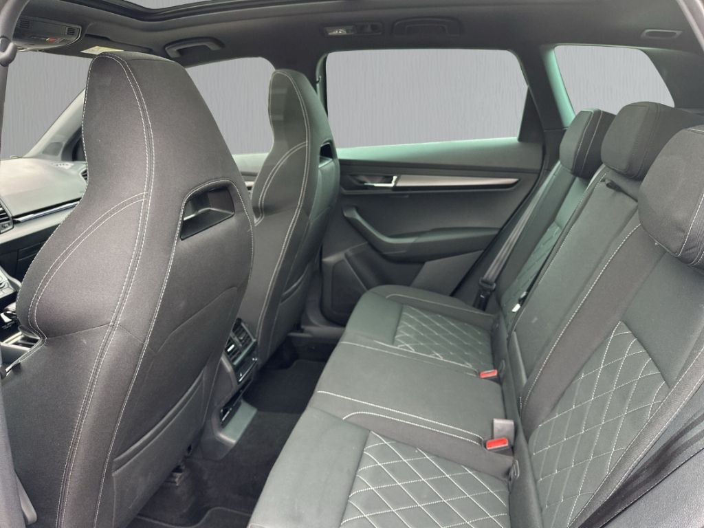 Skoda Karoq TDI 4x4 DSG Sportline AHK Pano Navi 360°