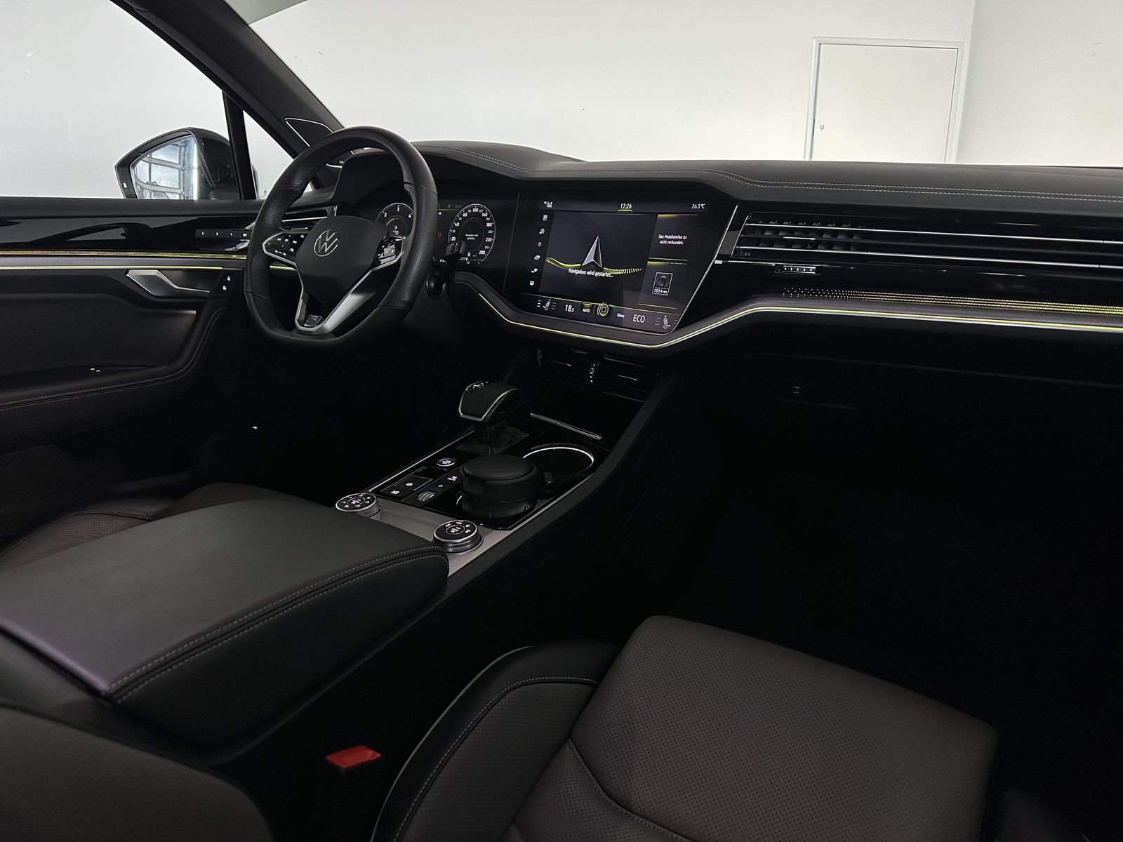 Volkswagen Touareg R-Line BLACK - Samsaru's Car Outlet