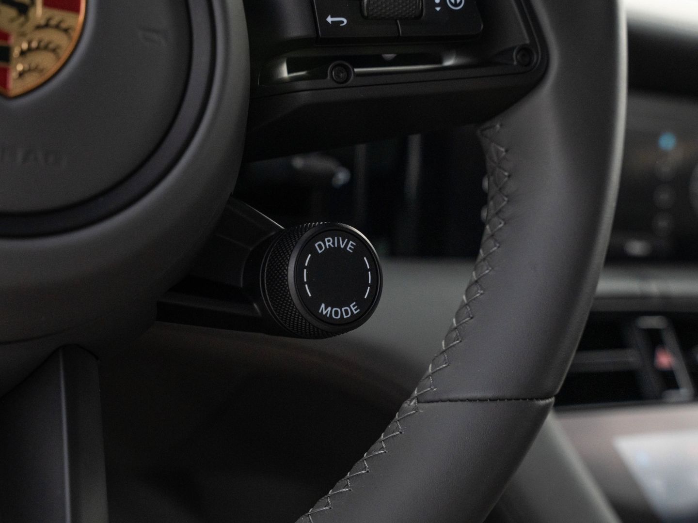 Porsche Taycan Turbo S Cross Turismo Burmester InnoDrive