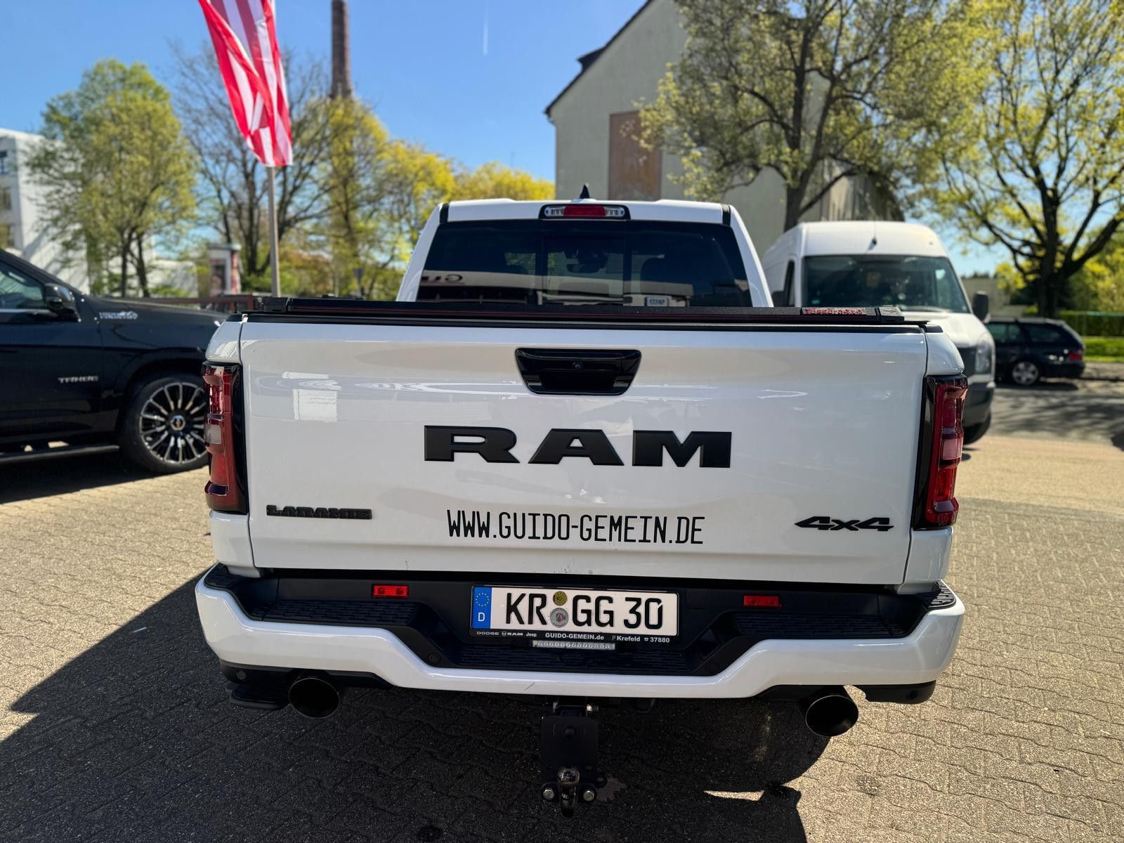 Dodge RAM Laramie Night + Luftfederung + elektr. Tritt