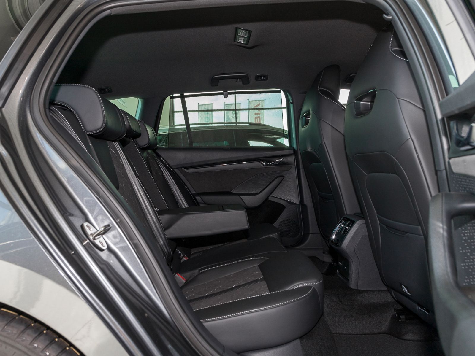 Skoda Octavia Combi 2.0 TDI DSG RS Plus - Samsaru's Car Outlet