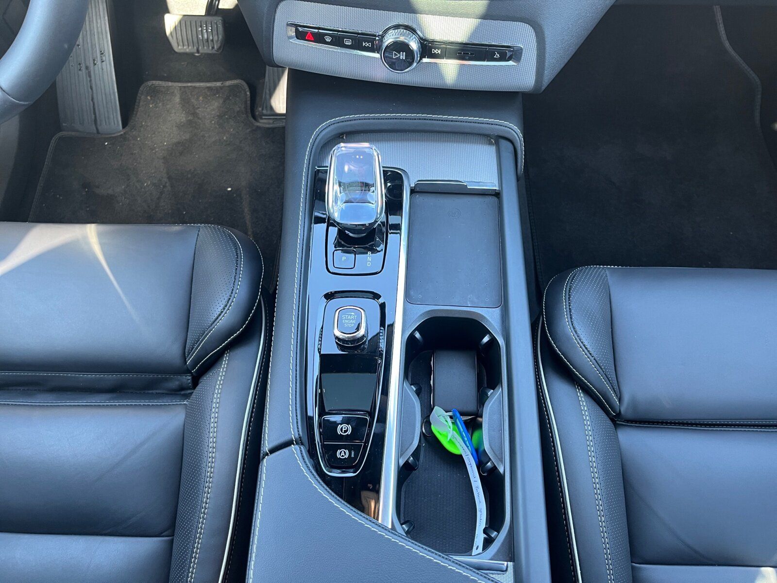 Volvo XC 90 T8 AWD Ultimate Dark AHK+NAVI+360°RFK+TEM