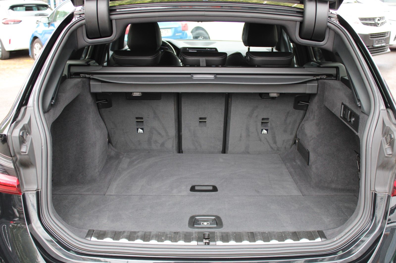 BMW 320 d Sport Line - Samsaru's Car Outlet