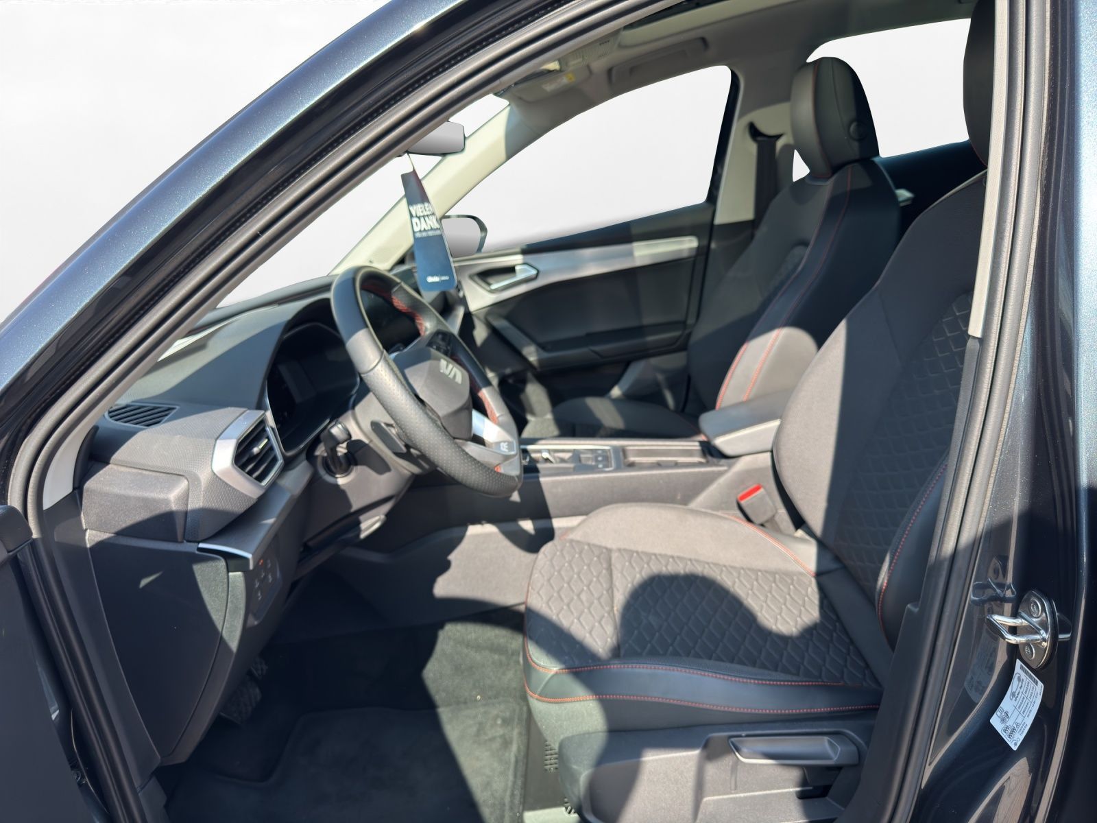 Seat Leon 2.0 TDI FR AHK Pano LED LM 18" Navi PDC vo+