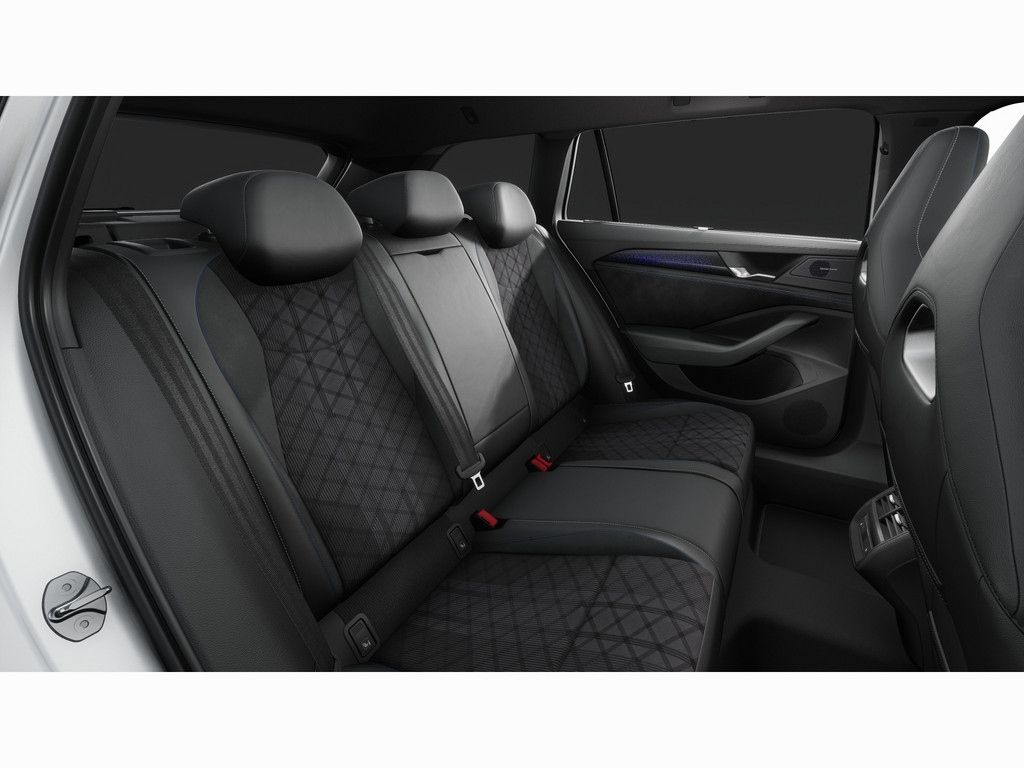 Volkswagen Passat Variant 1.5 eHybrid R-Line +DSG+AHK+