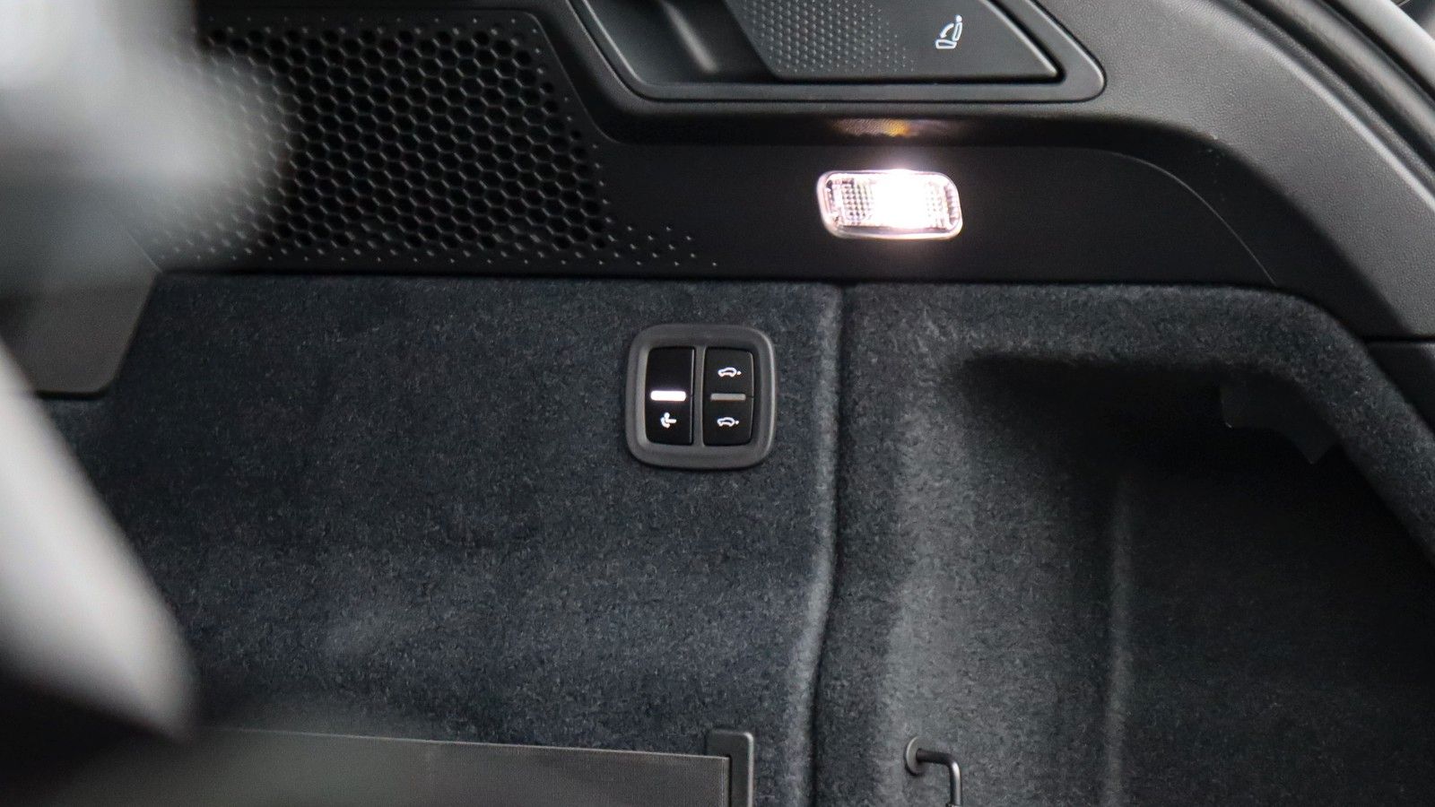 Porsche Macan Electric Turbo, Innodr. Pano,HUD,AHK, BOSE