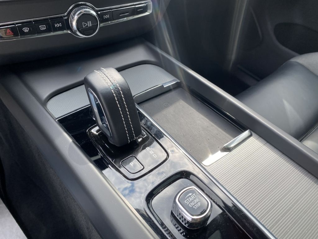 Volvo XC60 R Design Recharge Plug-In Hybrid AWD T8 Twi