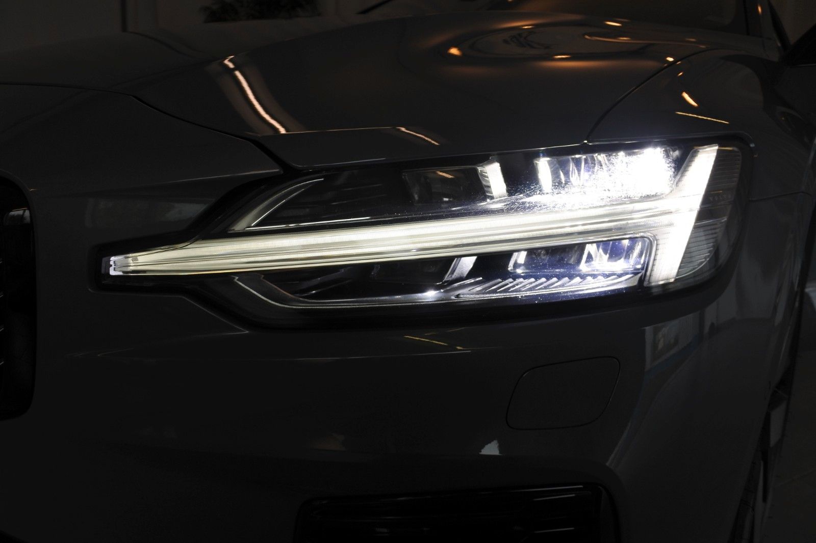 Volvo S60 T8 Ultimate Dark Recharge Plug-In Hybrid AWD