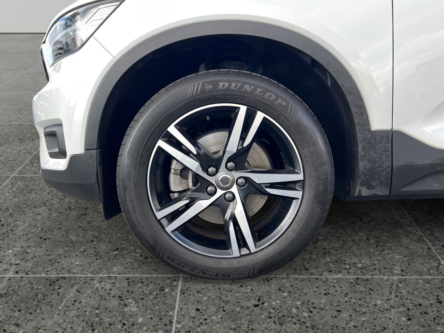 Volvo XC40 Plus Dark 2WD B4 StandHZG AHK El. Panodach