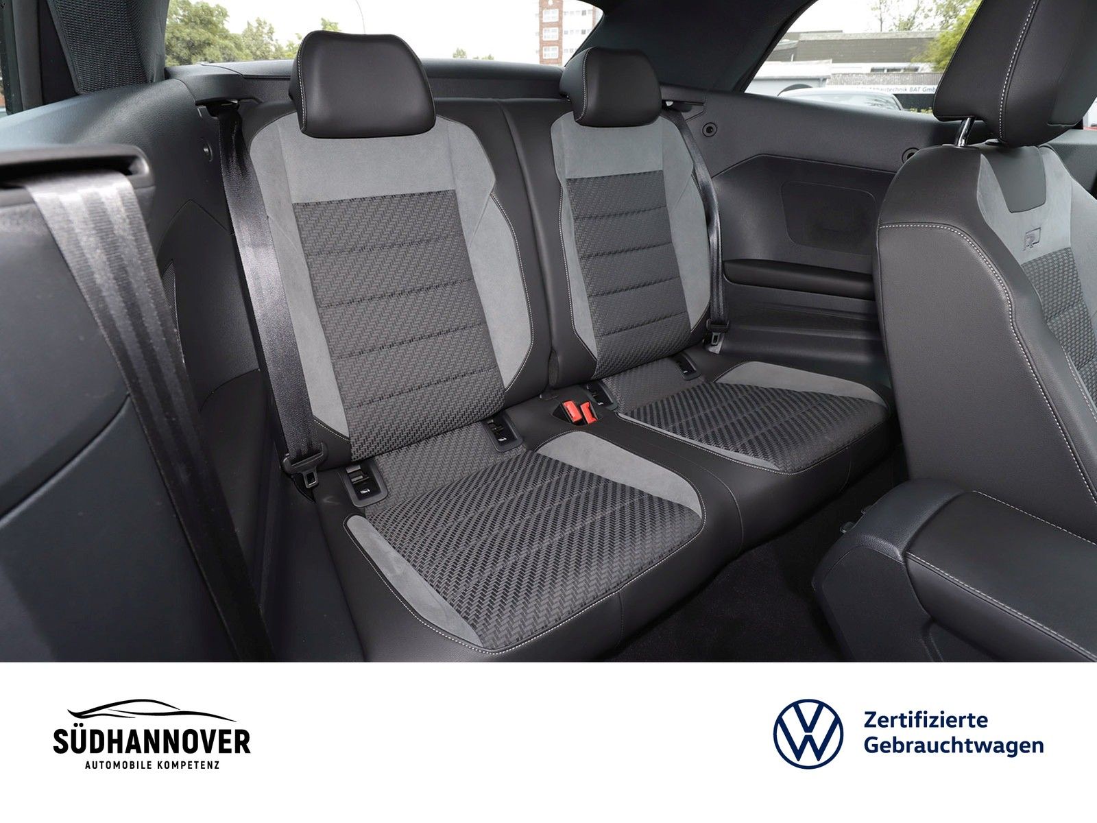 Volkswagen T-Roc R-Line 1.5 TSI - Samsaru's Car Outlet