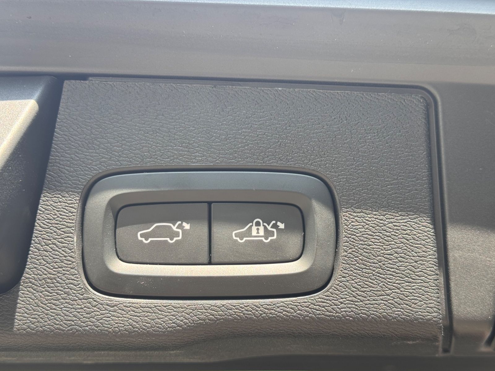 Volvo XC60 Ultimate AWD - Samsaru's Car Outlet
