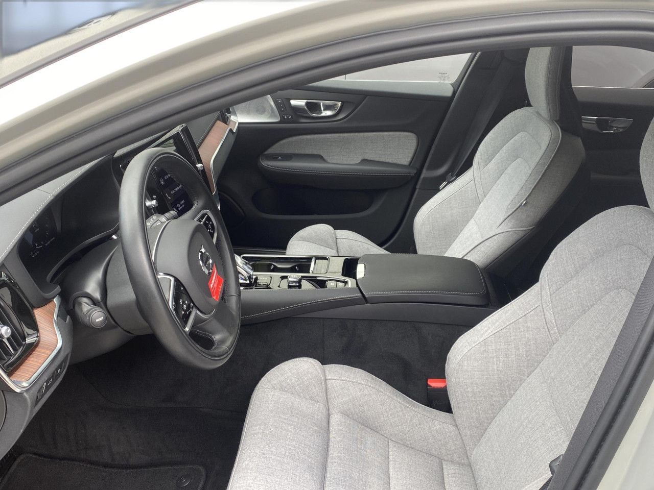 Volvo V60 Plus Bright Recharge Plug-In Hybrid AWD Navi