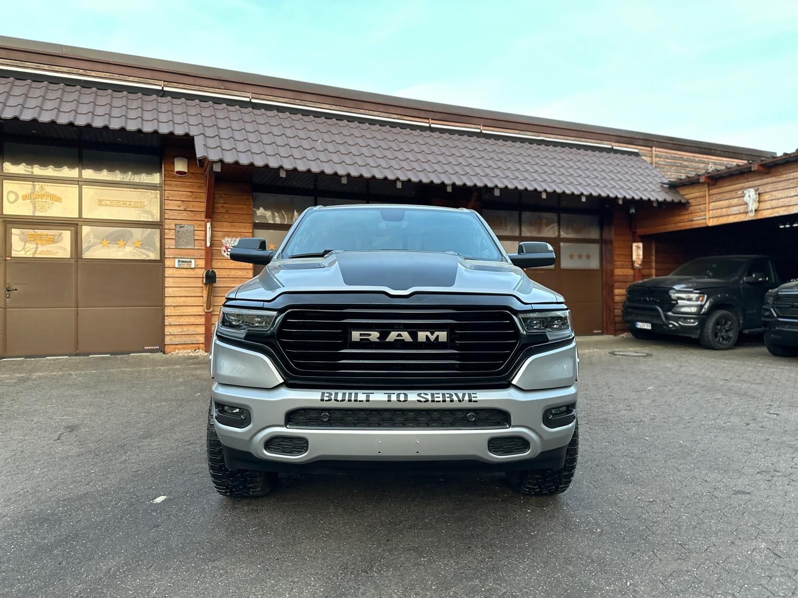 Dodge BUILT TO SERVE*4X4*OFF-ROAD*BÜGEL*AHK*NAVI*SERVI