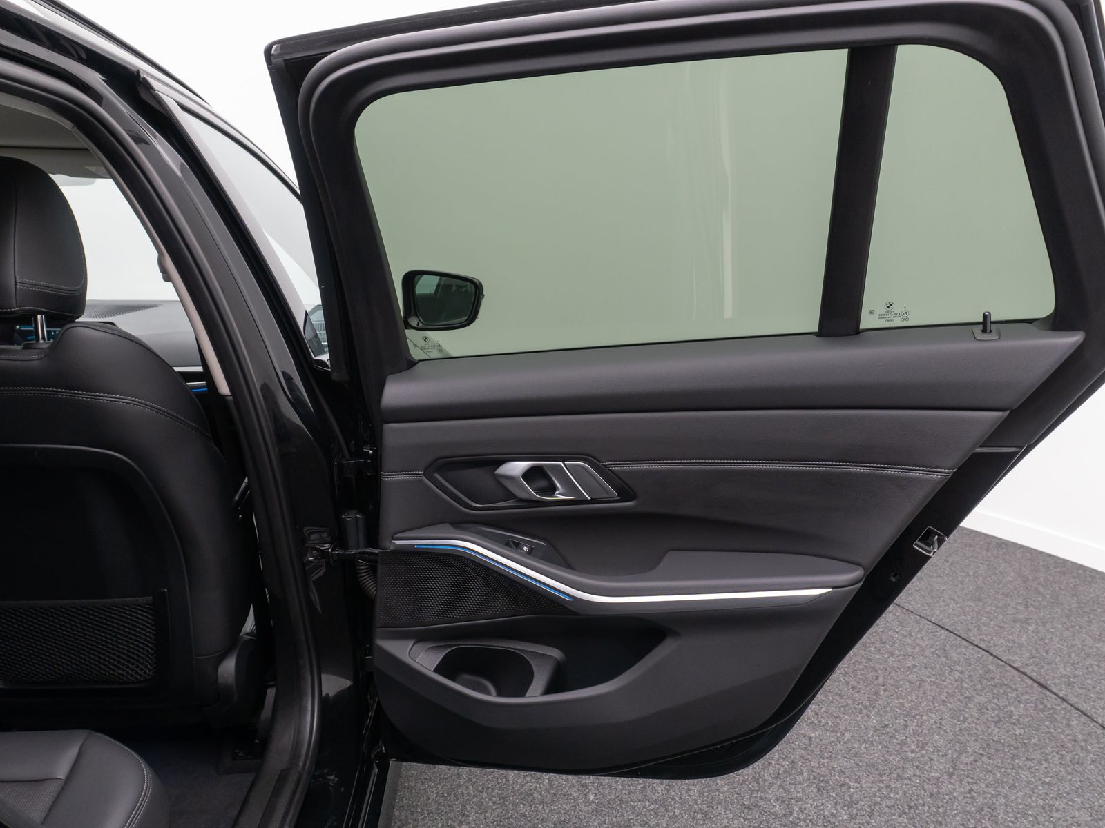 BMW 330e Sport Line - Samsaru's Car Outlet