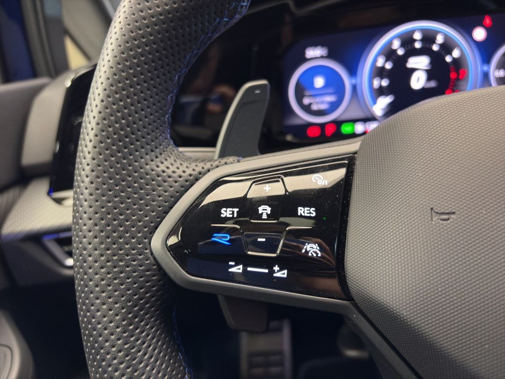 Volkswagen Golf Variant R 2.0 TSI 4Motion Matrix+Pano+HuD