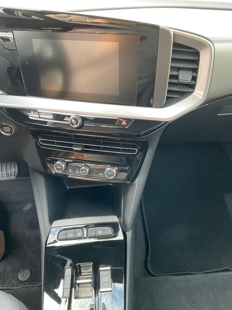Opel Mokka e Elegance - Samsaru's Car Outlet