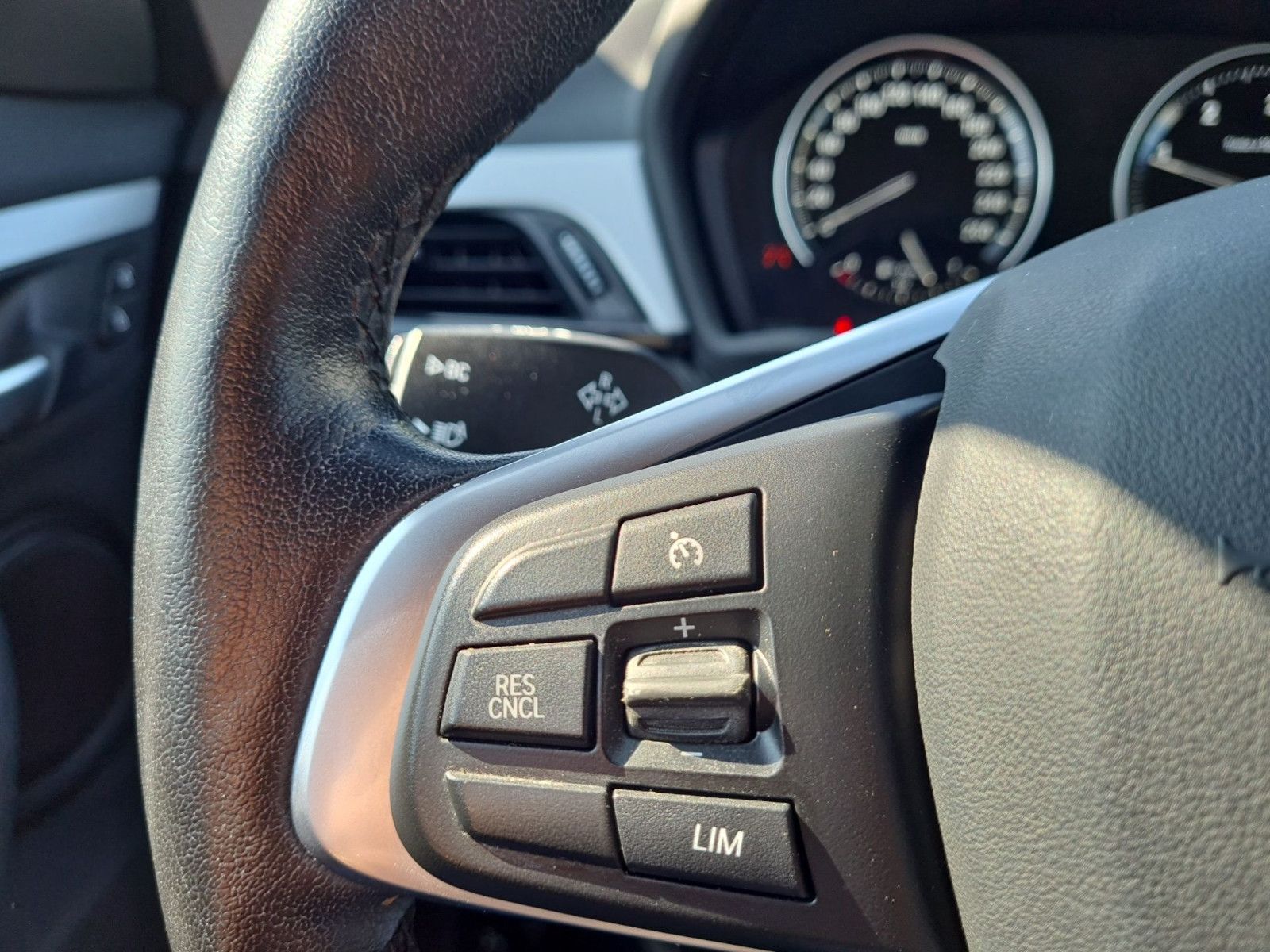 BMW X1 18d xDrive Business - Samsaru's Car Outlet
