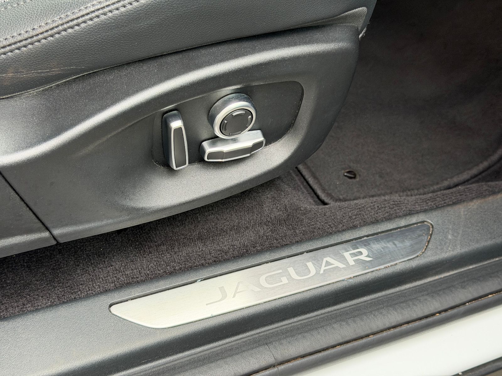 Jaguar E-Pace E-PACE S AWD/PANO/3d-KAMERA/LED/SHZ