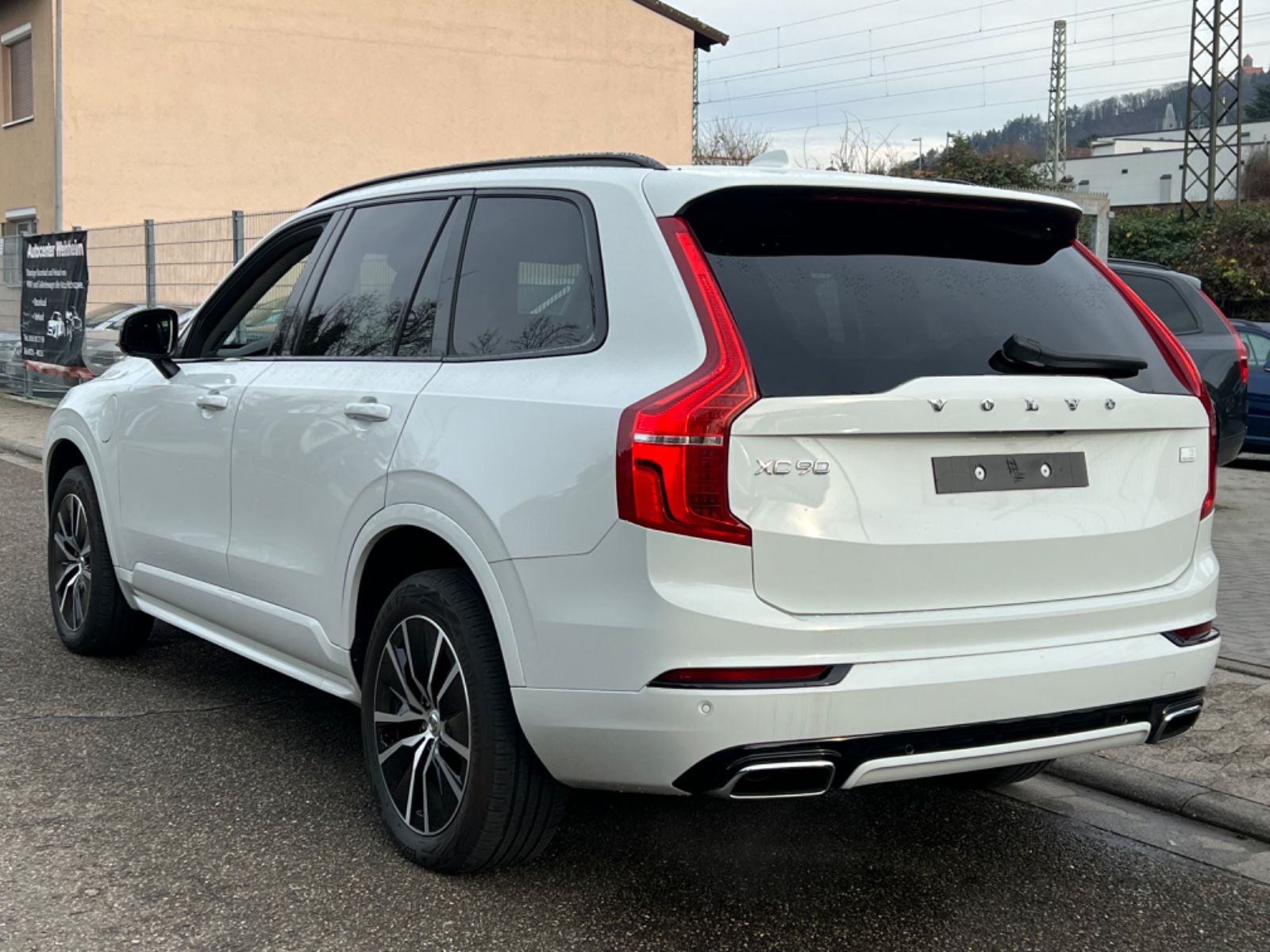 Volvo XC90 T8 R Design AWD - Samsaru's Car Outlet
