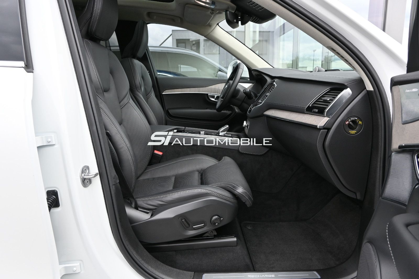 Volvo XC90 T8 AWD Re Ultimate Bright - Samsaru's Car Outlet