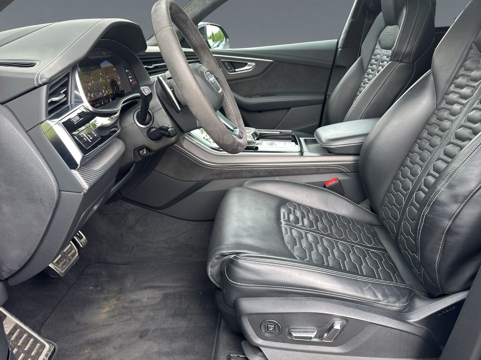 Audi RSQ8 MATRIX Keramik PANO AHK STHZG 360° ACC PDC+